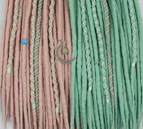 Flamingo in water wool extensions